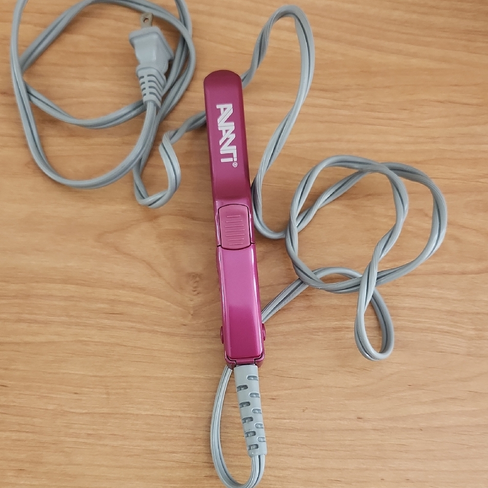 Avanti mini flat iron